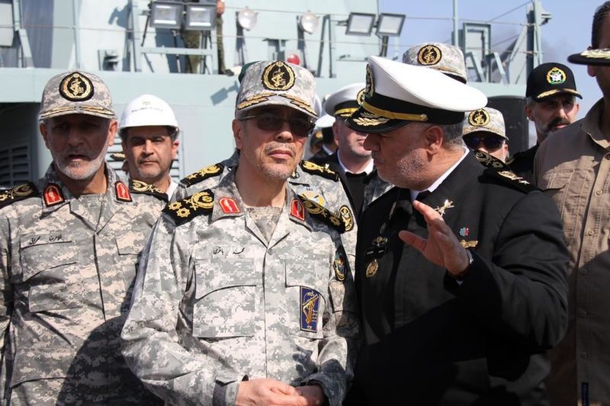 بازدیدسرلشکرباقری رئیس ستادکل نیروهای مسلح ازکارخانجات نیروی دریایی ارتش
