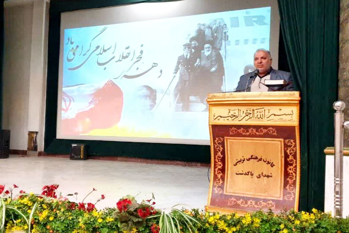 فرماندار پاکدشت: تربیت نسل جوان مهم‌ترین دغدغه امروز فرهنگیان باشد