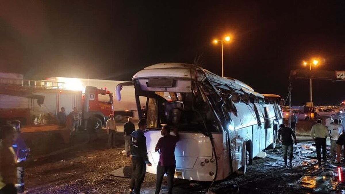 15 کشته و زخمی در اثر واژگونی اتوبوس عقاب اسکانیا مسیر تهران – خرم آباد