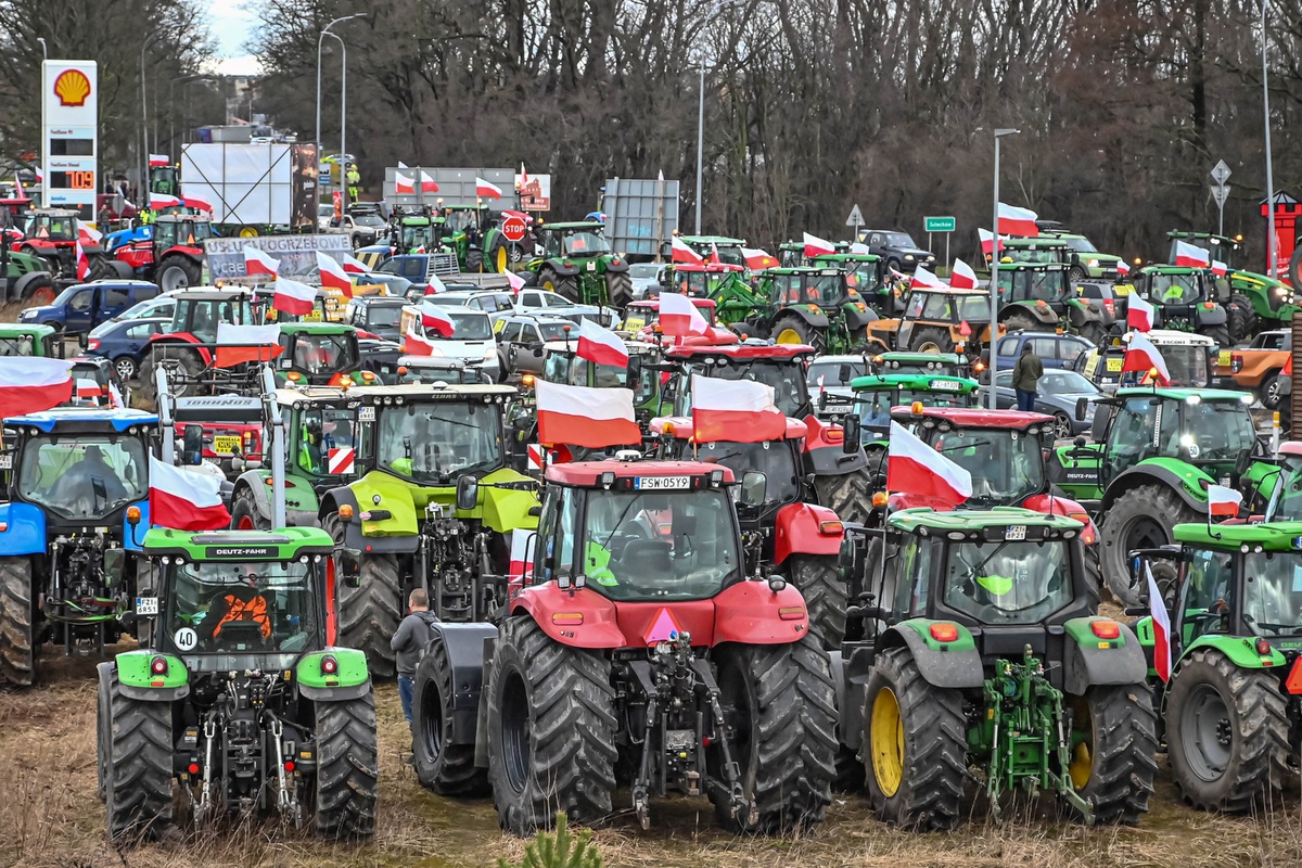 کشاورزان لهستانی مرز اوکراین را مسدود کردند