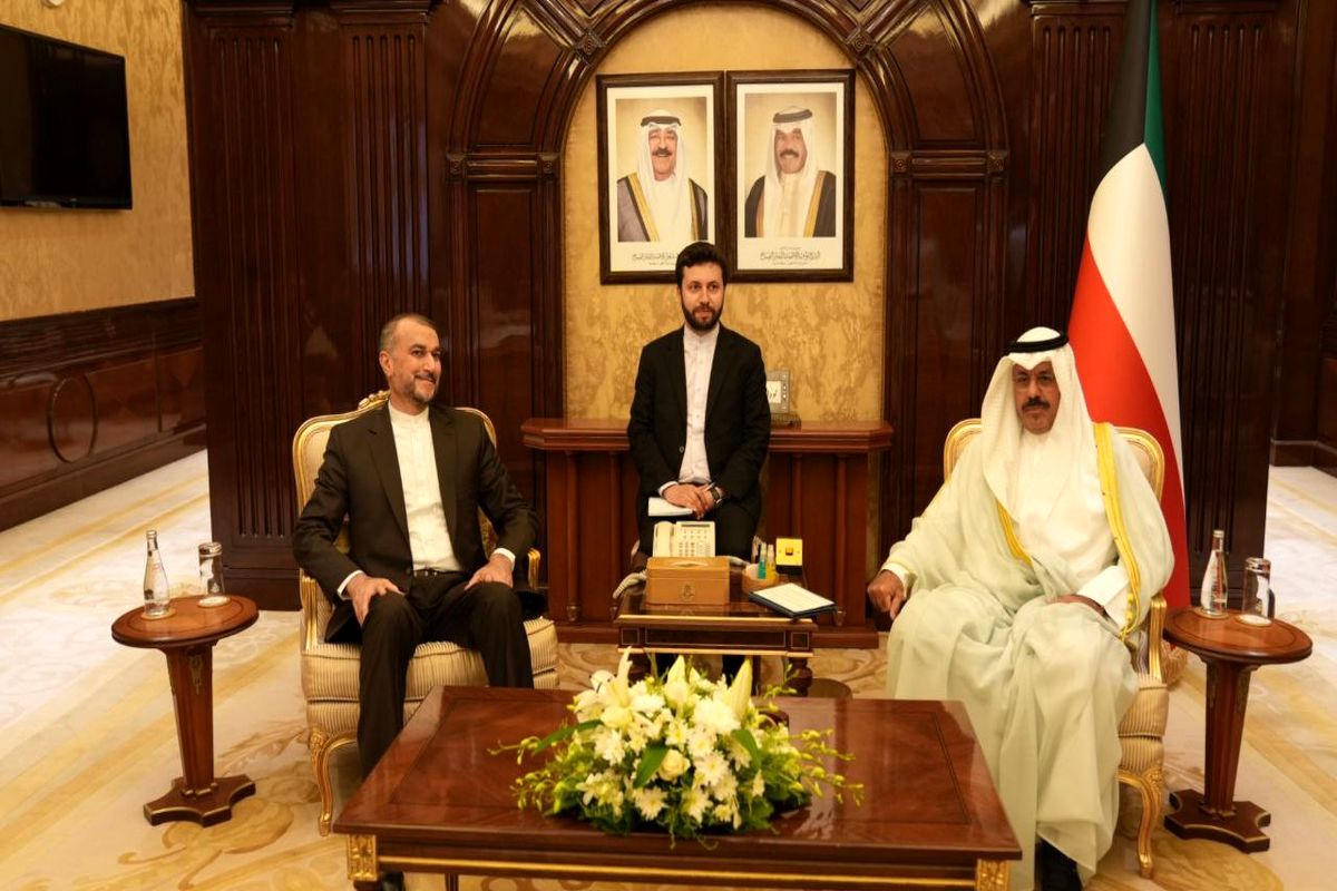 وزیر امور خارجه کشورمان با نخست وزیر کویت دیدار کرد