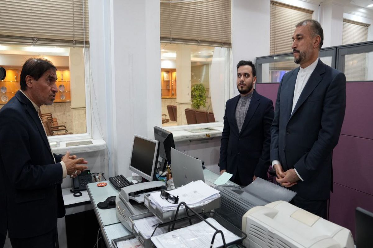 حضور وزیر امور خارجه کشورمان در سفارت جمهوری اسلامی ایران در کویت