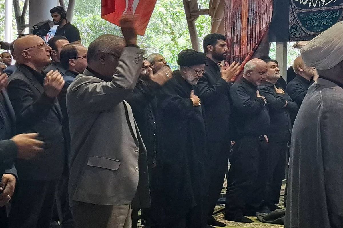 حضور رئیسی در اجتماع عزاداران حسینی مصلای دانشگاه تهران