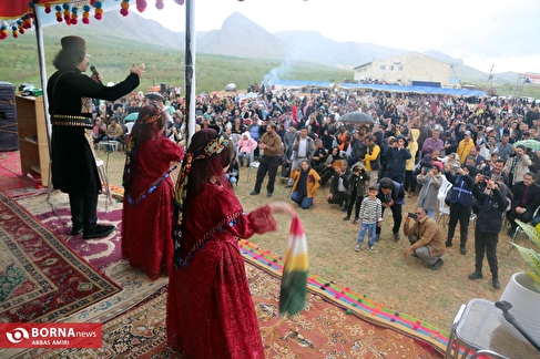 جشنواره شکوفه‌های بادام دژکرد فارس