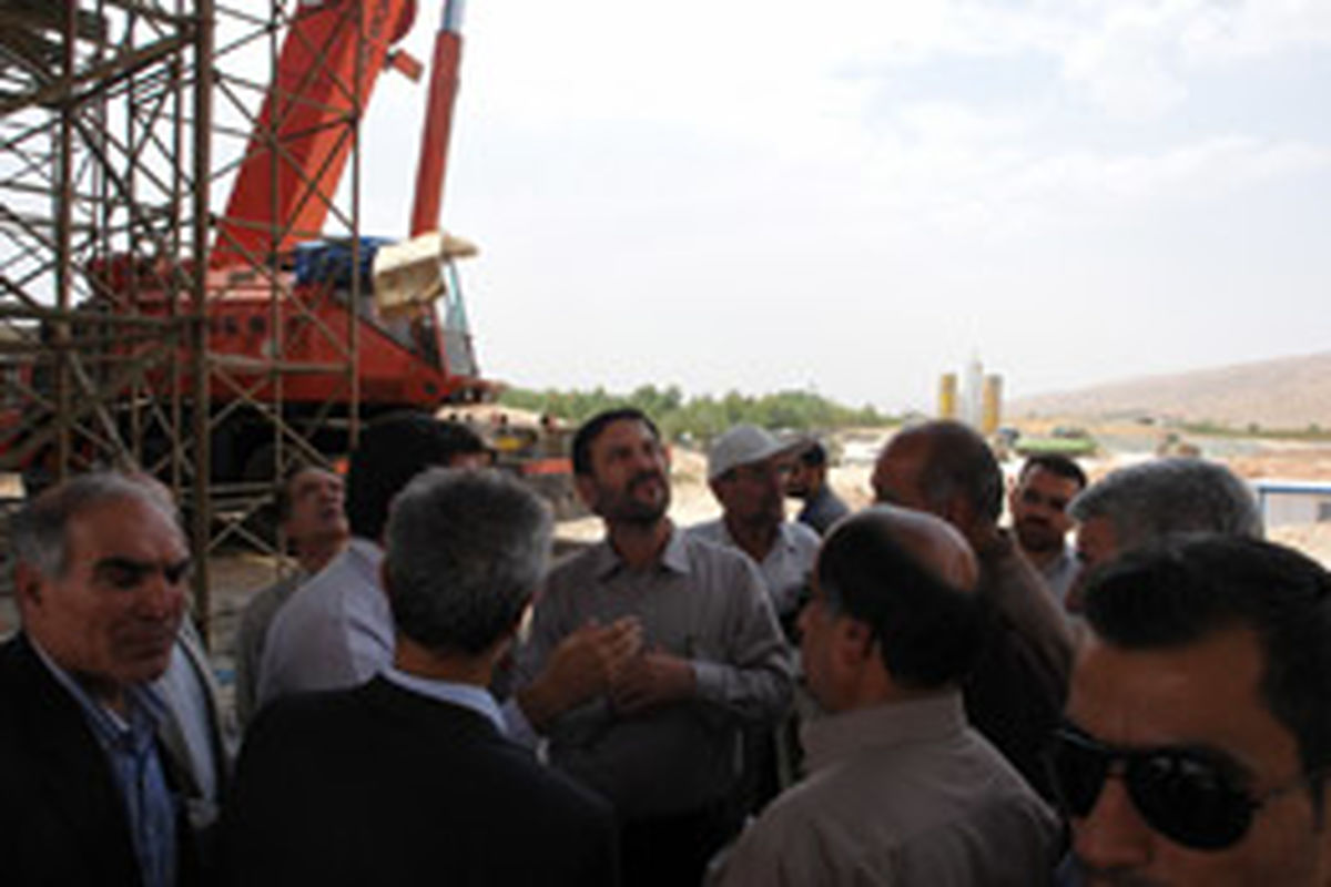 معاون وزیر راه‌وشهرسازی از آزاد راه شیراز- اصفهان بازدید کرد