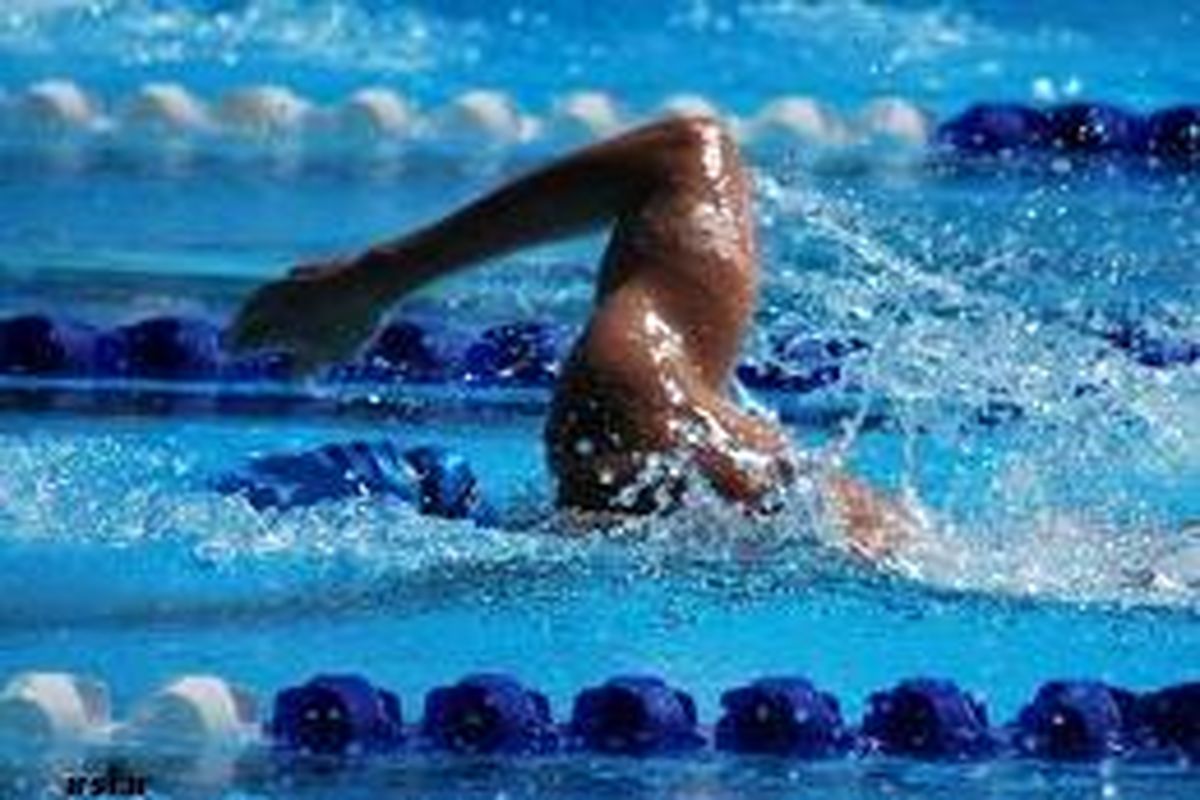 رقابت شناگران ایران و کویت به مناسبت ۲۲ بهمن