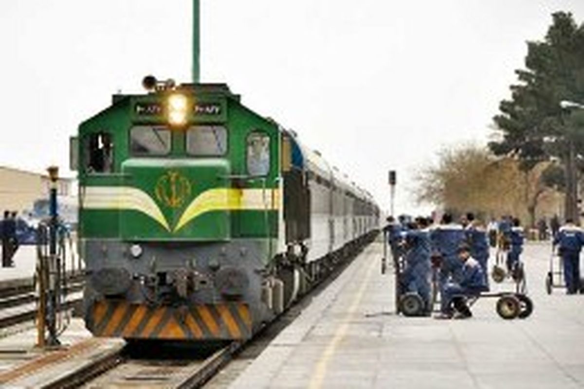 برخورد مرگبار عابر پیاده با قطار مشهد - تهران