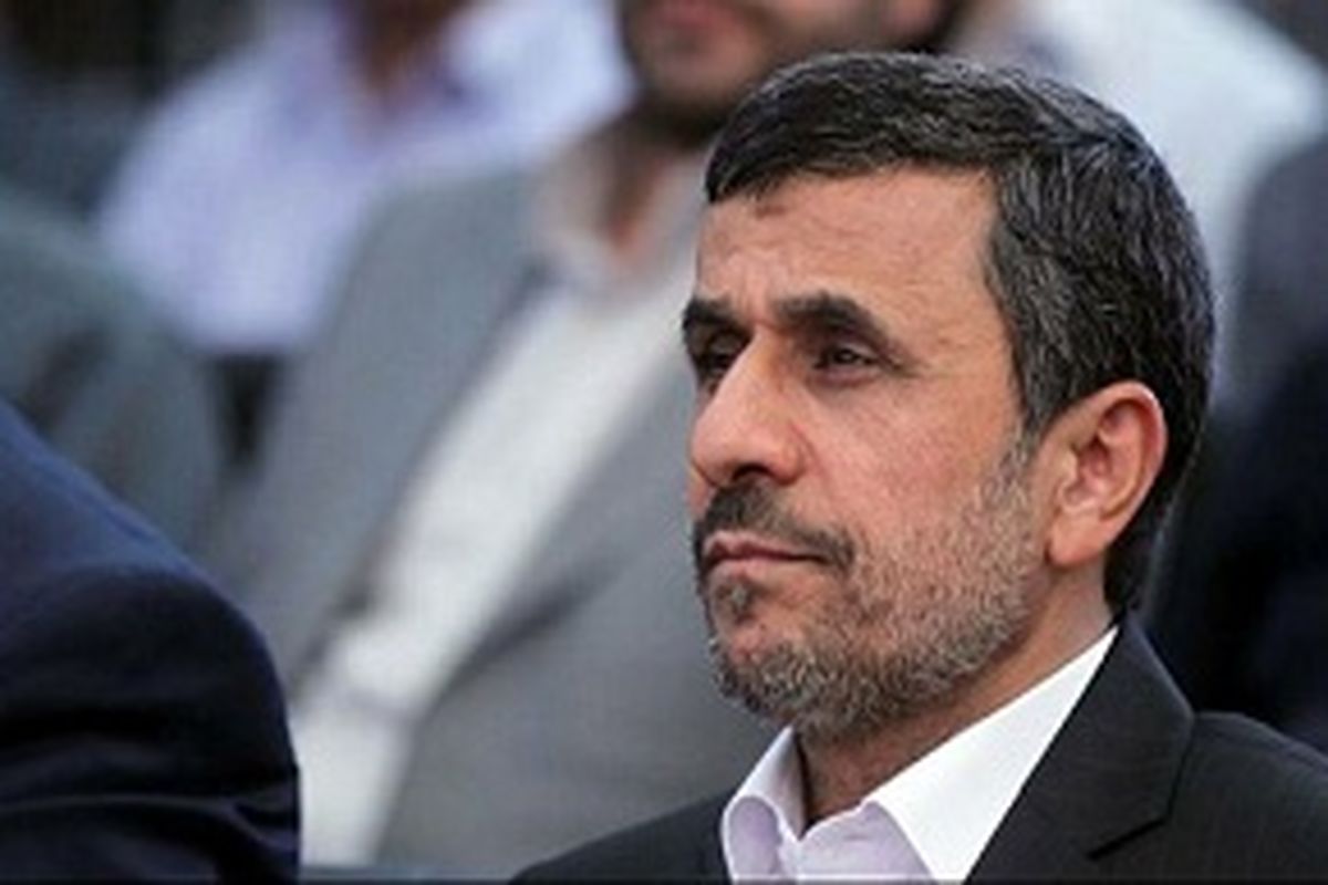 رونمایی از سه کتاب توسط رئیس جمهور