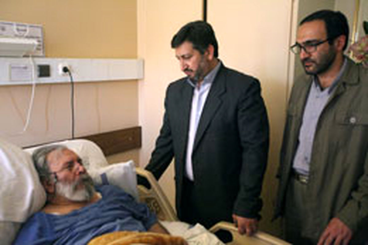 عیادت جمعی از اهالی رسانه ملی از علی معلم دامغانی