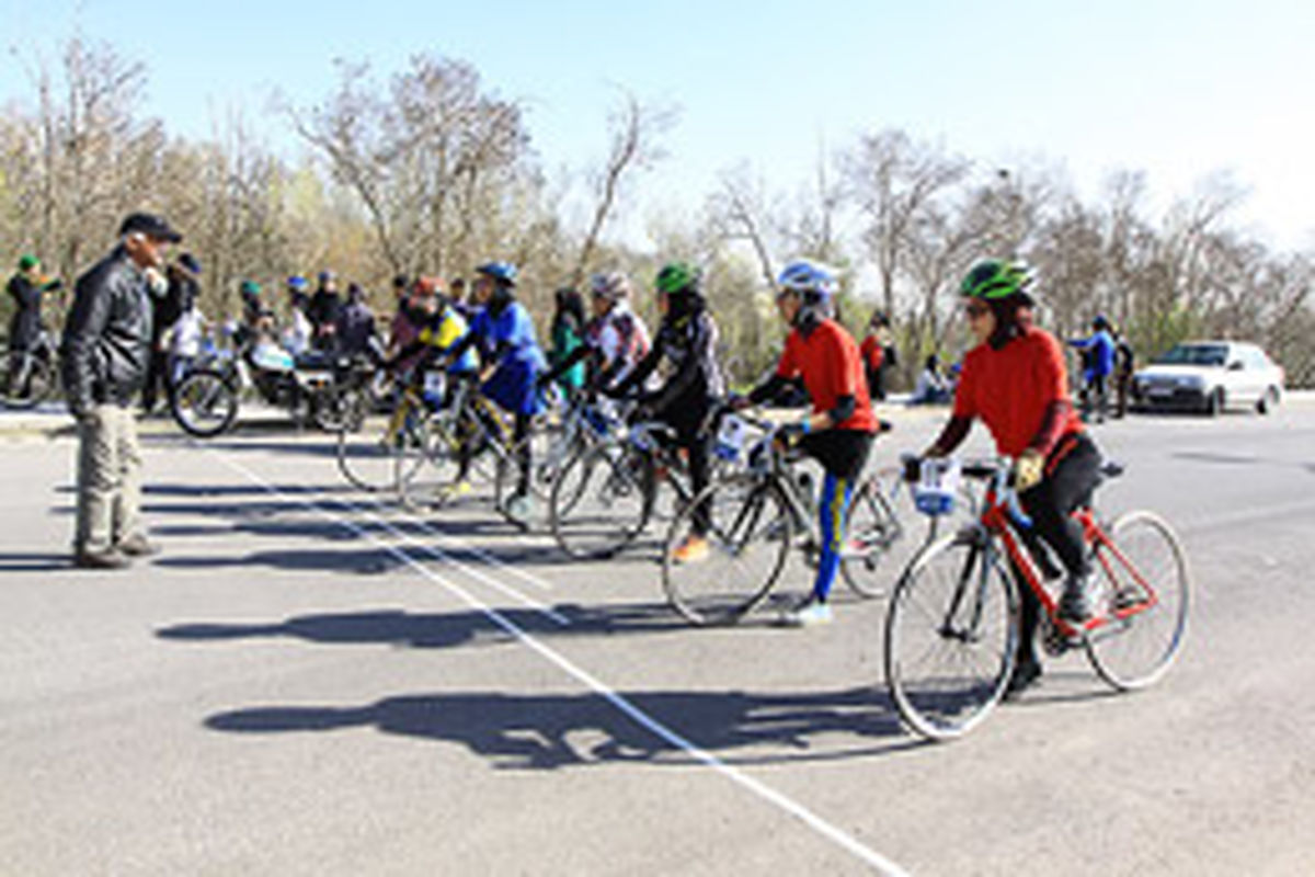 مسابقه استعدادیابی دوچرخه سواری بانوان در همدان برگزار می‌شود