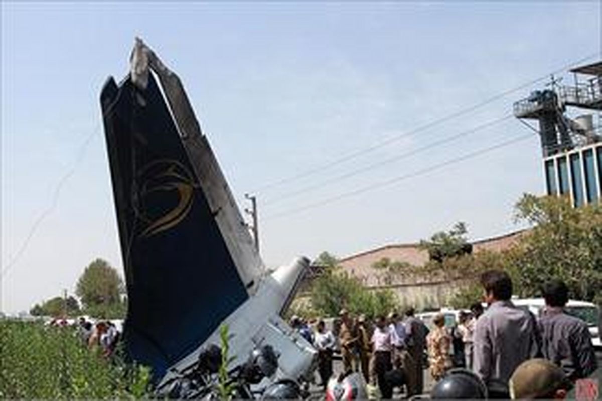 مطالبه گزارش سقوط ایران ۱۴۰ در صحن علنی مجلس