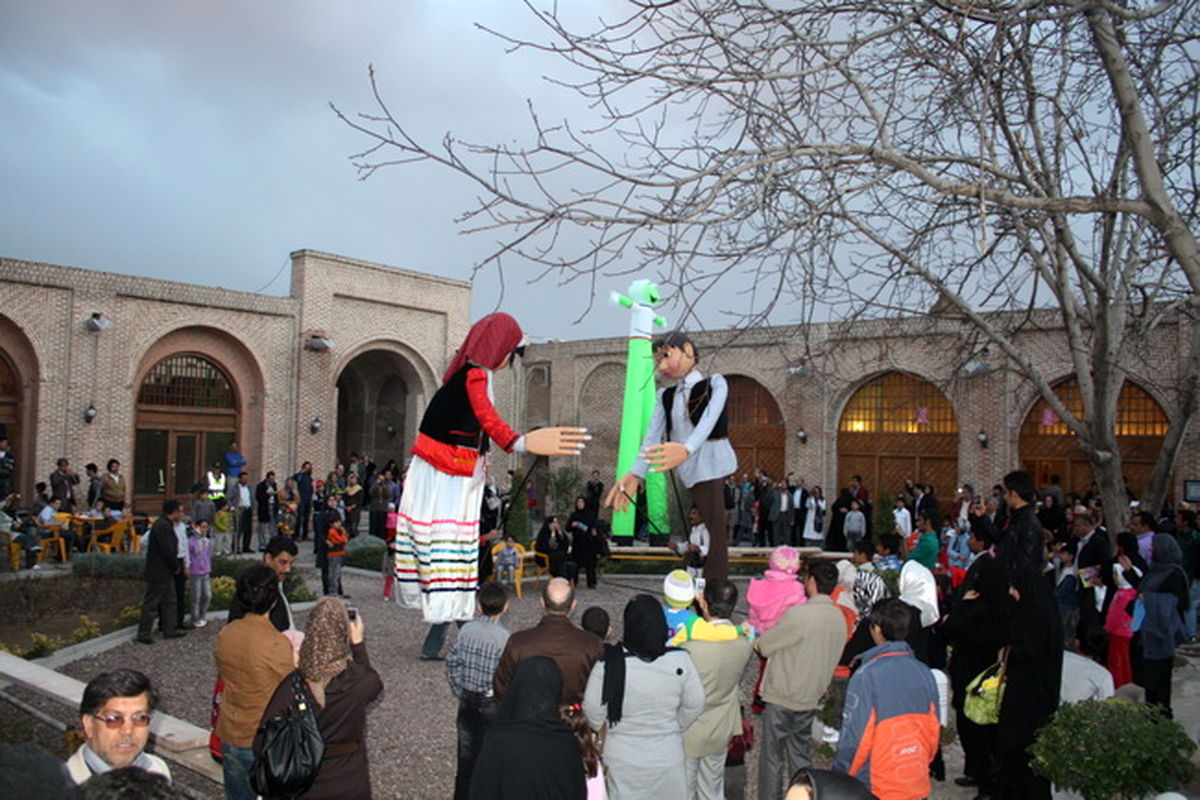 روزانه بیش از ۱۰ هزار نفر از جشنواره نوروزی سرای سعد السلطنه دیدار می کنند