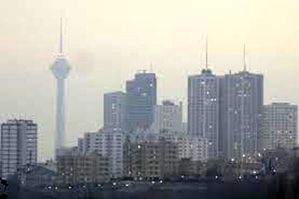 نمایی از آلودگی هوا بر فراز آسمان تهران+ فیلم