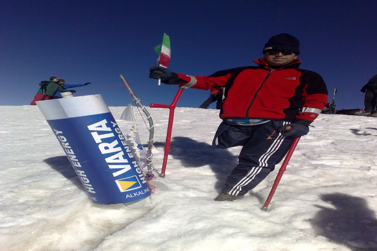با پای جانبازی پرچم ایران را بر بلندترین قله های جهان به اهتزار در آورده‌ام