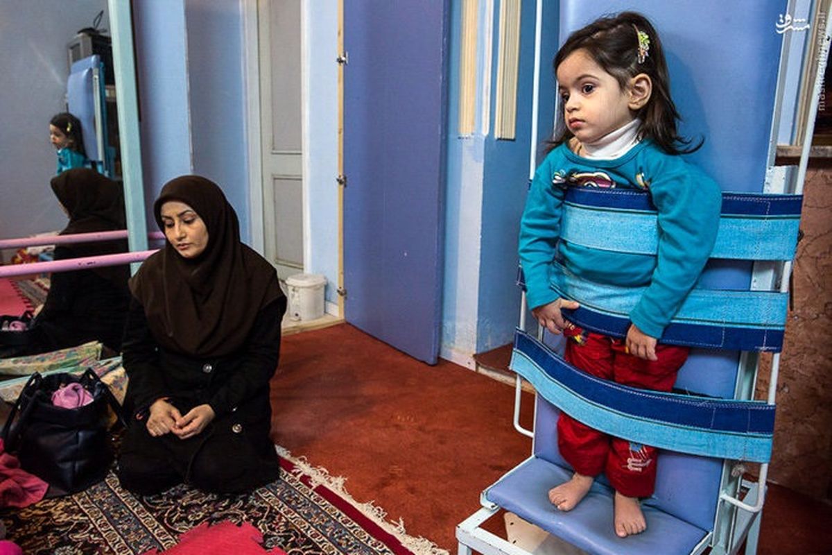 این کودک ایرانی بدنش سم تولید می کند
