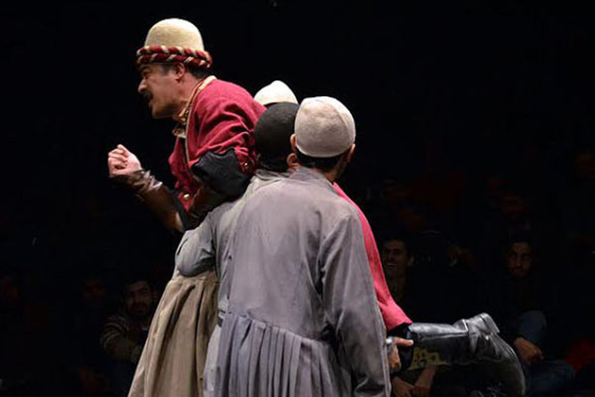 اجرای بوقلمون در جهت احیا نمایش ایرانی است