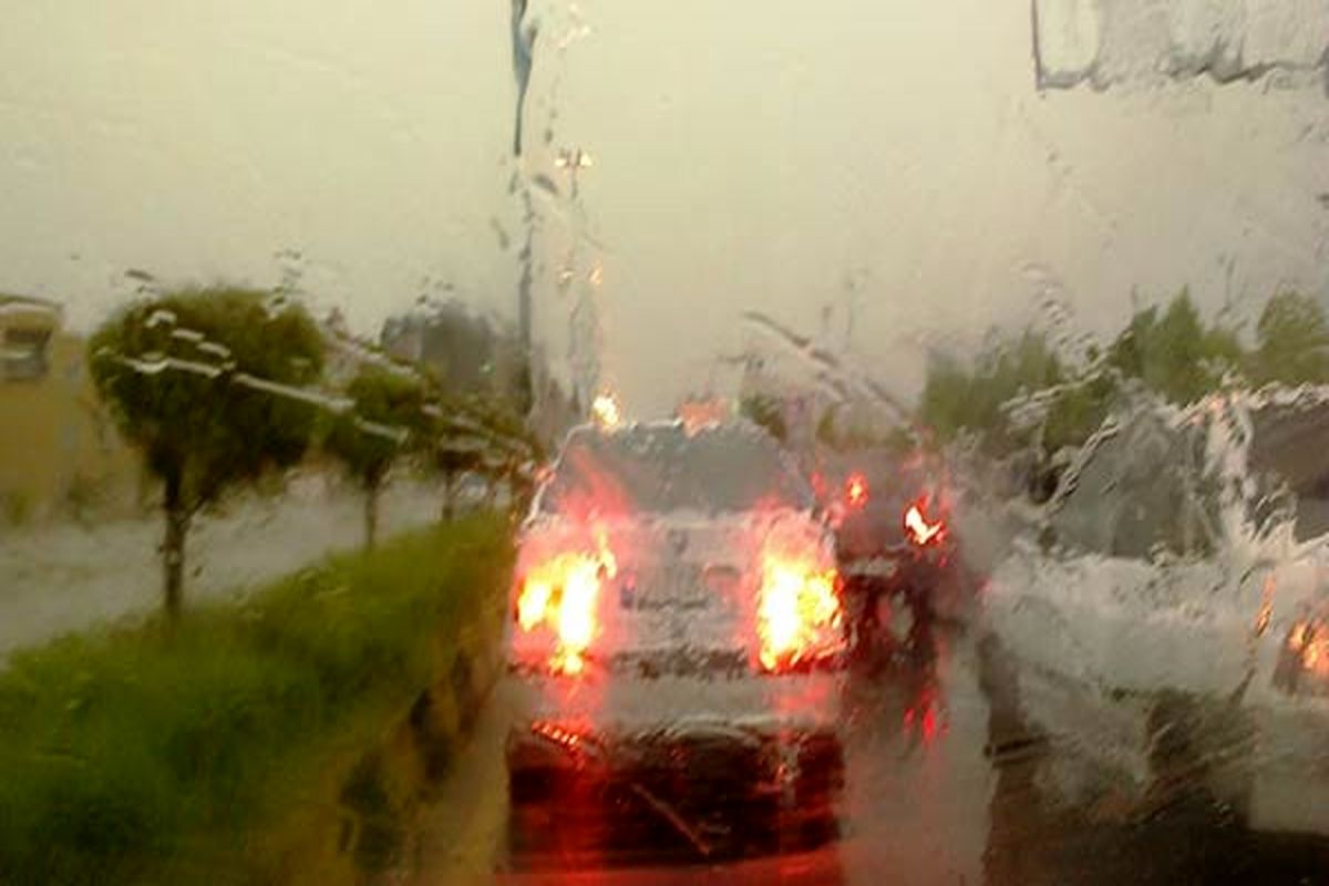 بارش باران در استان‌های شمالی/ترافیک نیمه سنگین در دو  آزادراه