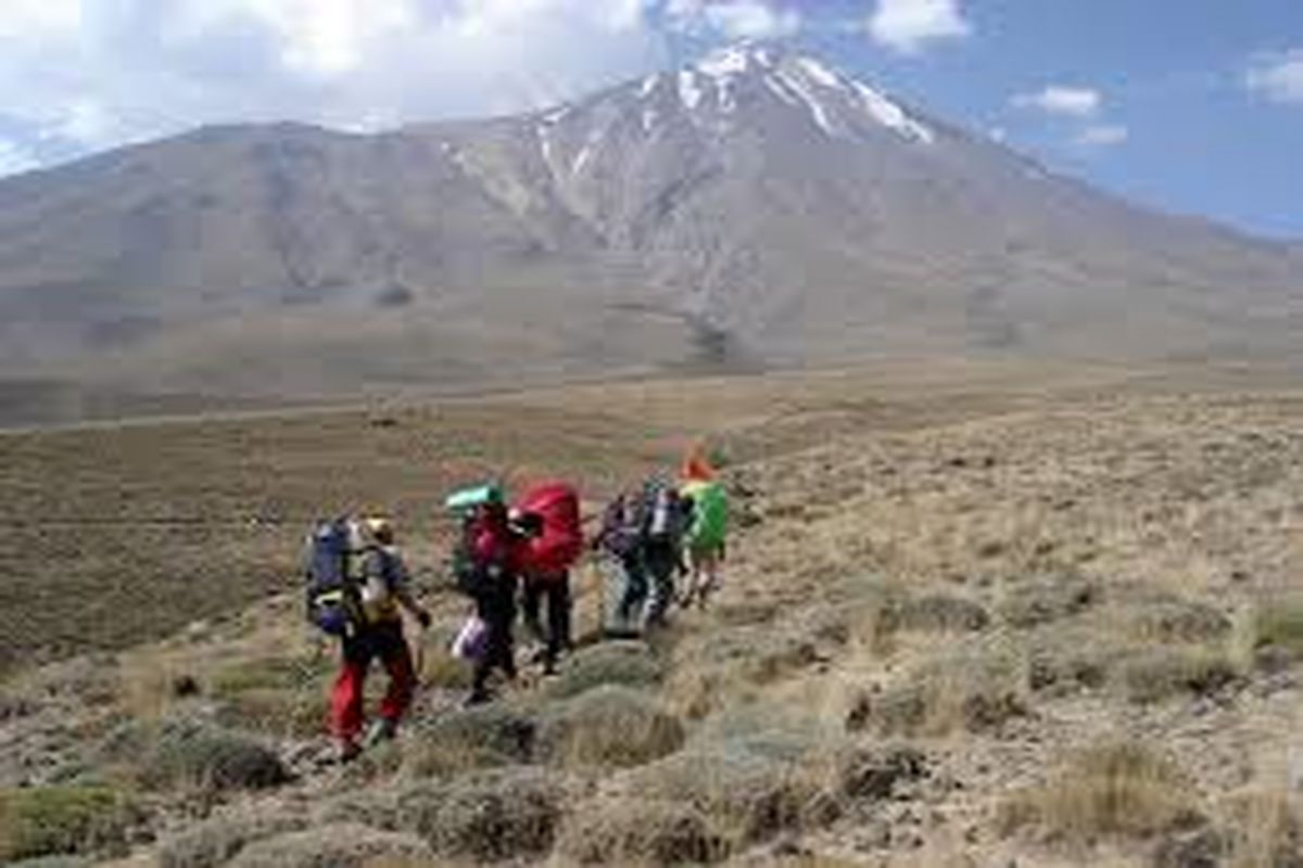 بانوان کوهنورد استان به قله مروک  صعود می کنند