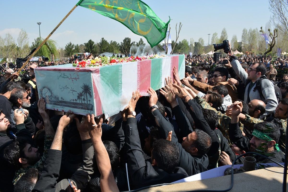 پیکر مطهر دو شهید ۸ سال دفاع مقدس در بوستان جانبازان به خاک سپرده شدند