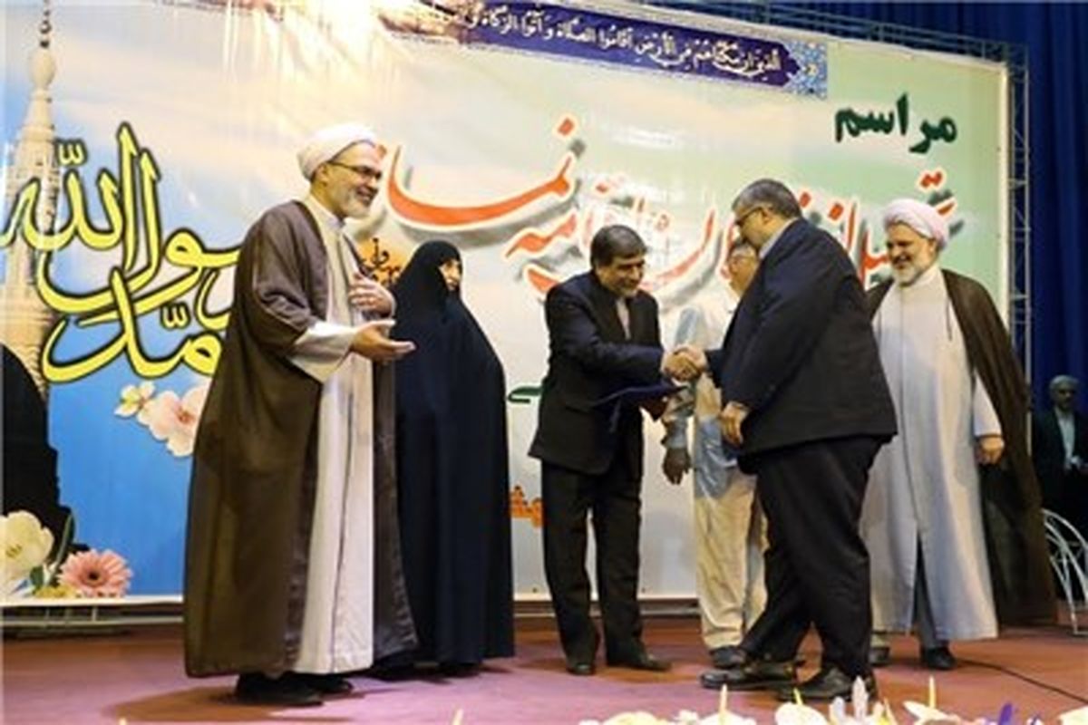 وزیر فرهنگ و ارشاد اسلامی از فعالان نماز تجلیل کرد