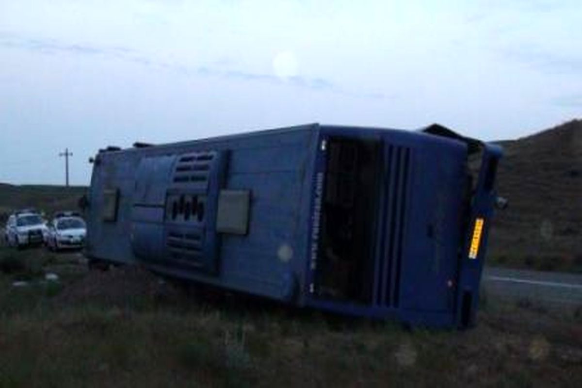 واژگونی اتوبوس در محور 