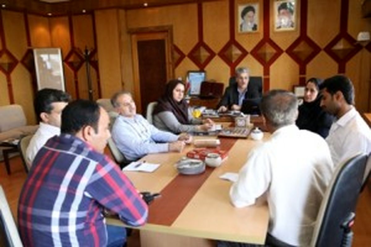 نشست صمیمانه مدیرعامل شرکت آب منطقه ای هرمزگان با اعضای انجمن صنفی کشاورزی استان