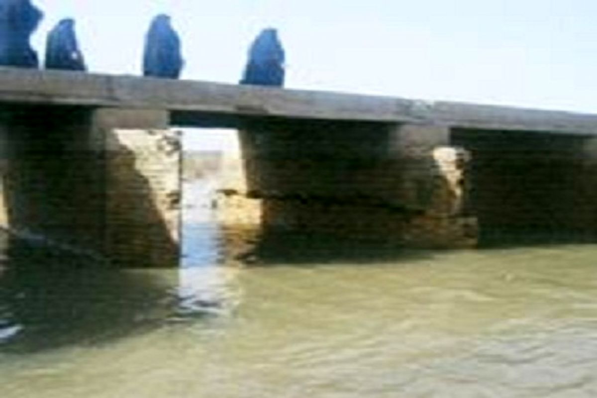 راه های دسترسی به پل تاریخی شهرستان کارون بسته شد