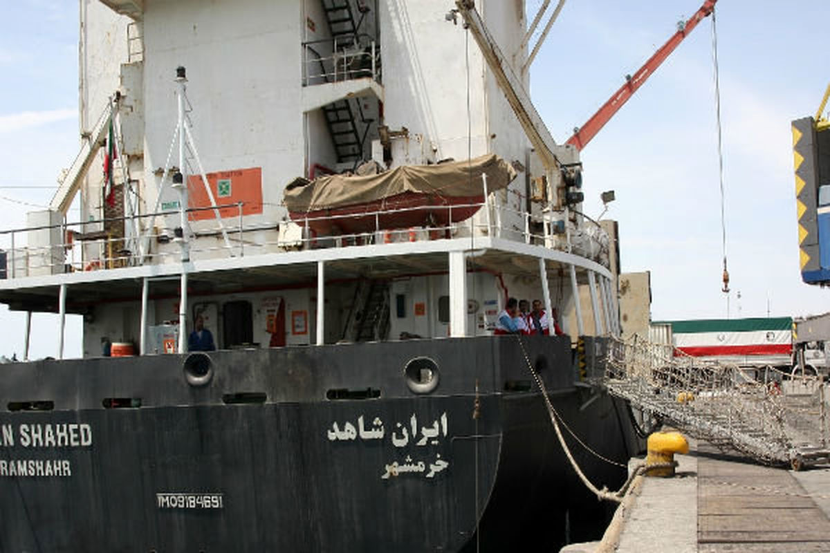 کشتی کمکهای ایران در بندر جیبوتی پهلو گرفت