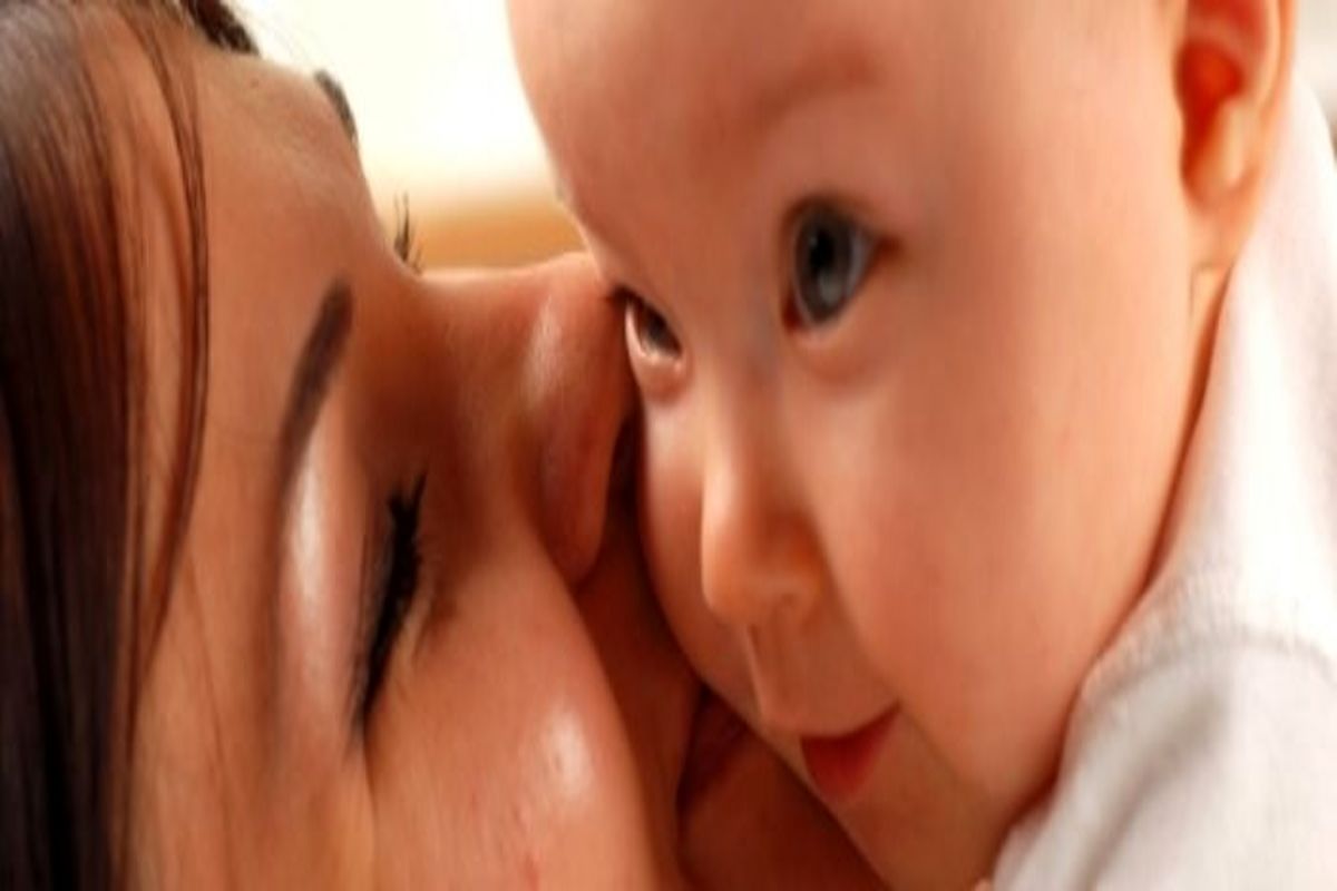 هفت نشانه ای که می گوید نوزادتان عاشق شماست
