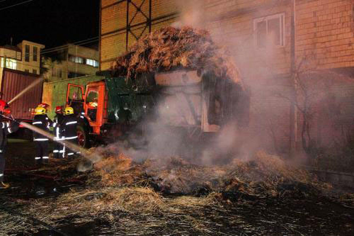 محموله۱۰ تنی یک خودرو سنگین در مشهد دچار آتش سوزی شد