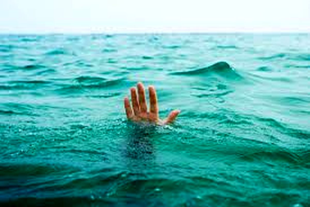 ۲ جوان از خطر غرق حتمی در دریاچه ارومیه نجات یافتند