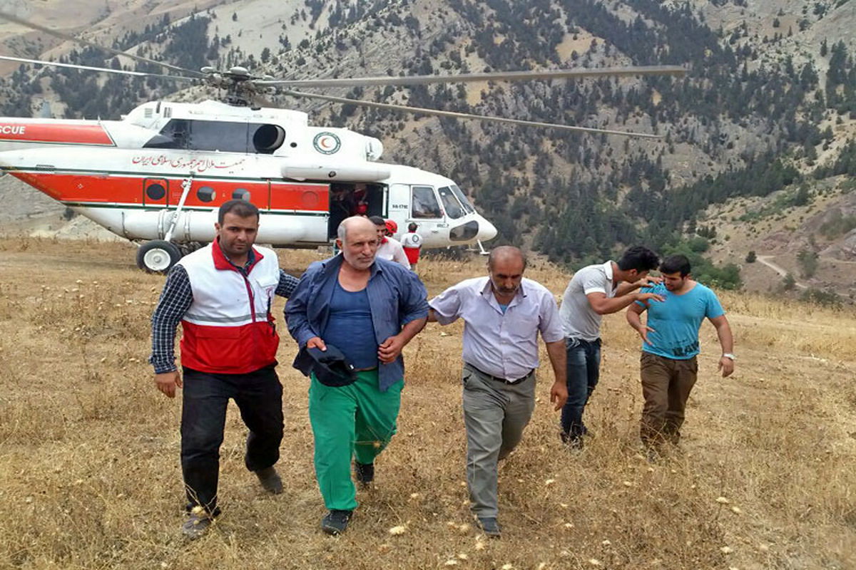 ۱۴ ساعت تلاش بی‌وقفه امدادگران برای یافتن پدر و پسر مفقود شده در ارتفاعات مازندران