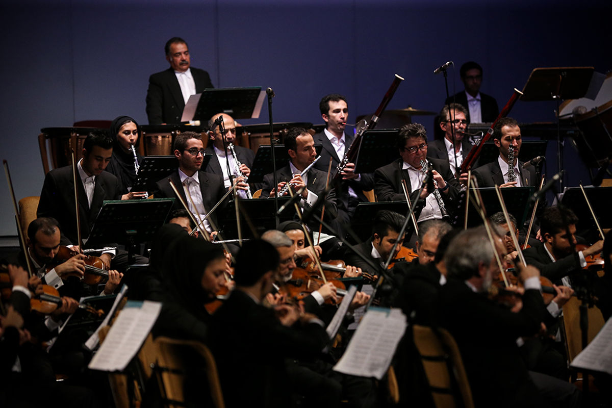 ارکستر سمفونیک تهران به روی صحنه می رود