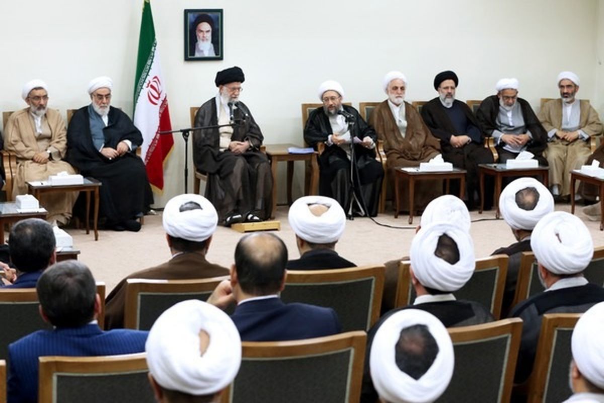 هر گونه فساد در دستگاه قضایی، زمینه ساز فسادهای بزرگتر در جامعه خواهد بود/ قضات با کمک خانواده ها، طلاق را تقلیل دهند