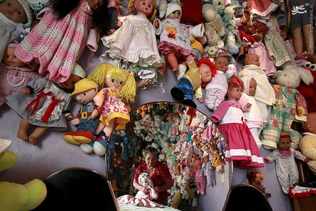 عکس: زندگی با ۴ هزار عروسک