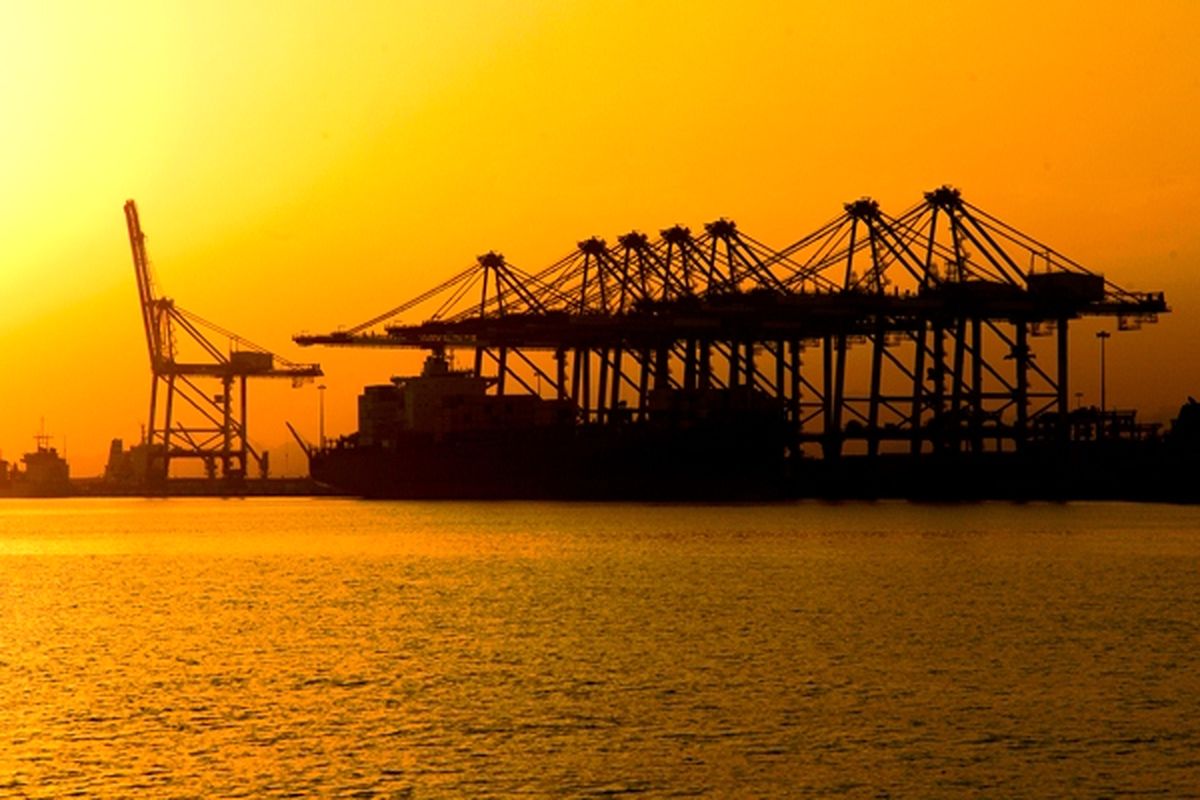 آمادگی دروازه طلایی ایران برای نقش آفرینی در عصر پساتحریم/ بندر شهید رجایی مهم ترین کانون تجارت کانتینری