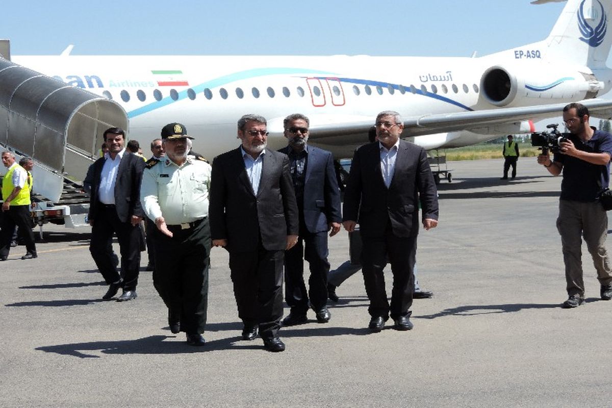 ادای احترام  وزیر کشور به مقام شامخ شهدای ارومیه پس از ورود به ارومیه