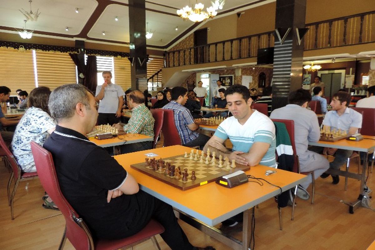 شطرنج برق آسا جام سرداران شهید آذربایجان آغاز شد