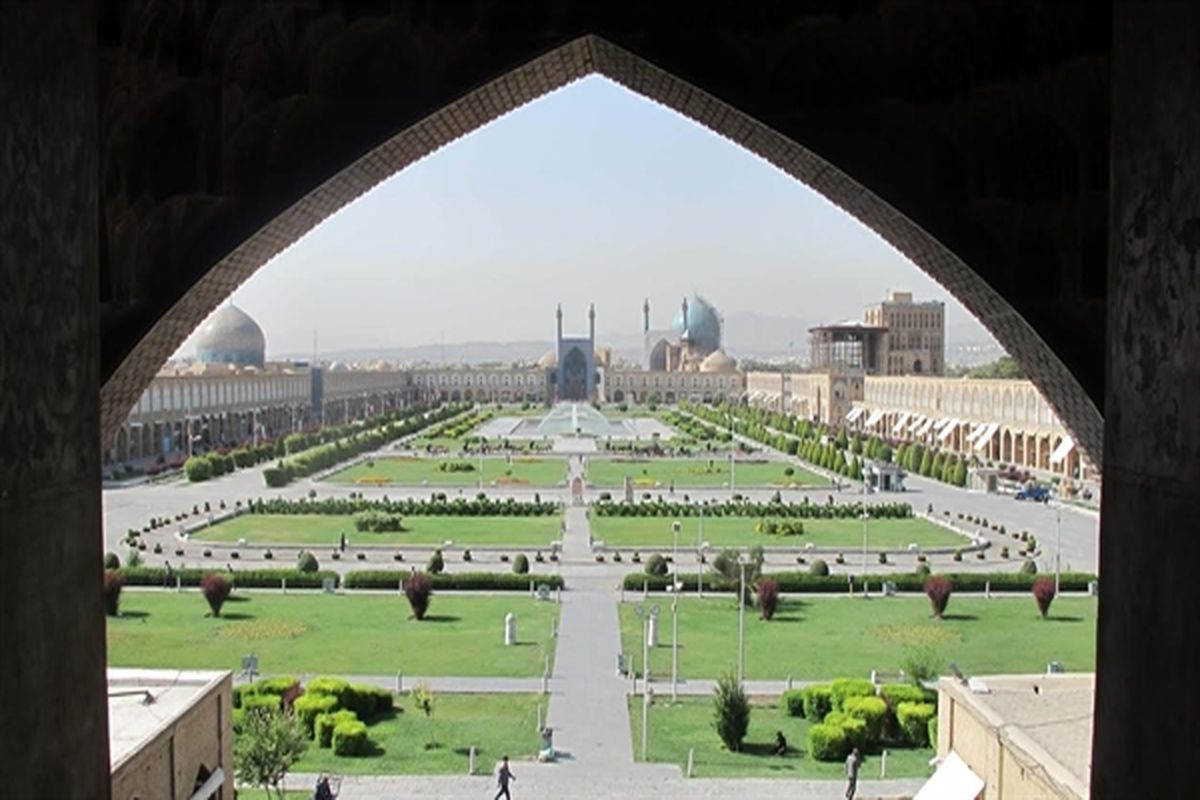 آغوش باز میدان نقش جهان اصفهان برای گردشگران جهانی