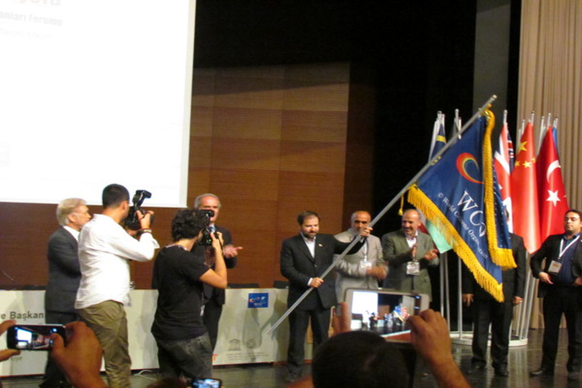 پرچم اجلاس شهرهای جاده ابریشم به قزوین رسید