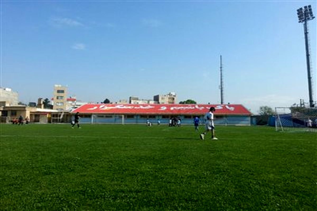چمن ورزشگاه شهید رجایی آسیب جدی دیده است