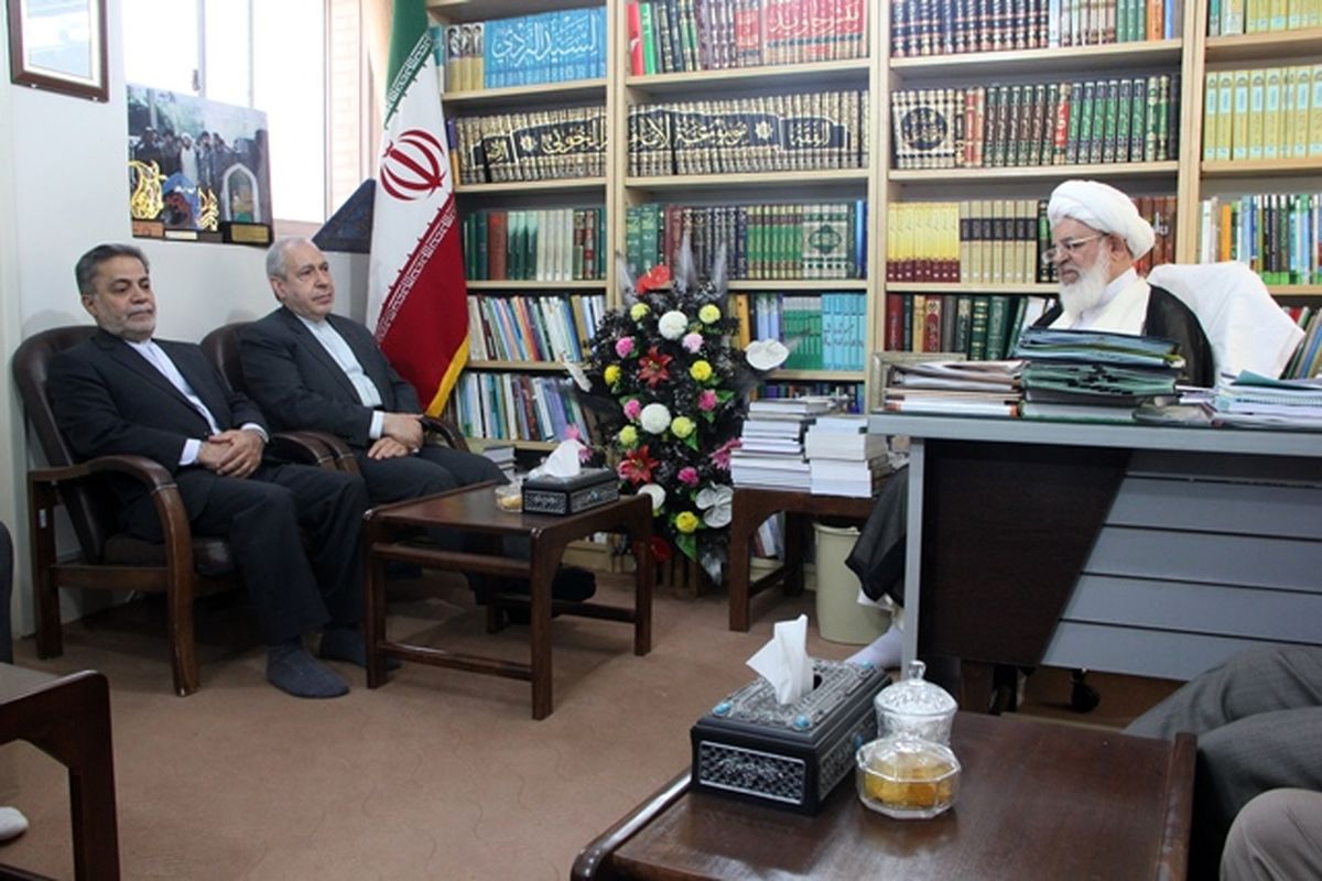 وزیر آموزش و پرورش با نماینده ولی فقیه در استان یزد دیدار کرد