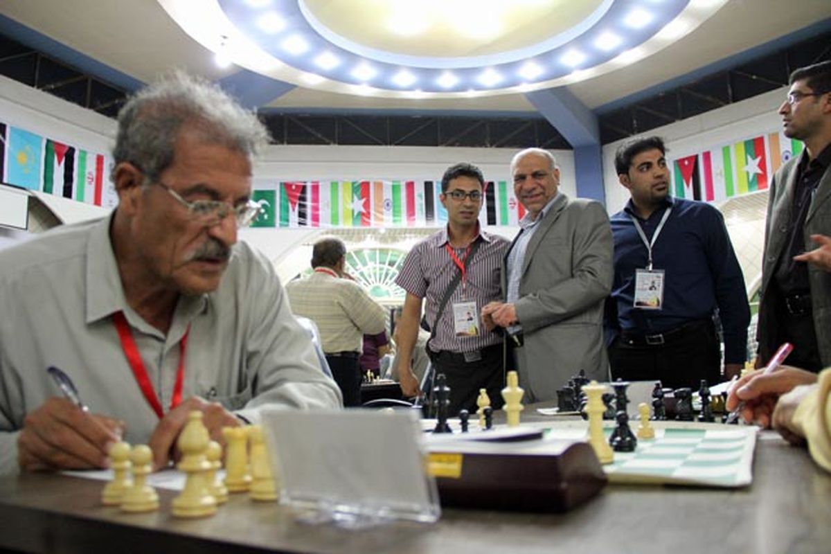 فرماندار ویژه لارستان از رقابت های شطرنج پیشکسوتان آسیا بازدید کرد