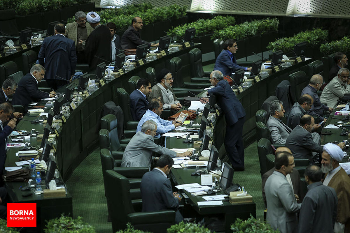 نمایندگان دلواپس بدنبال لاریجانی از صحن مجلس خارج شدند