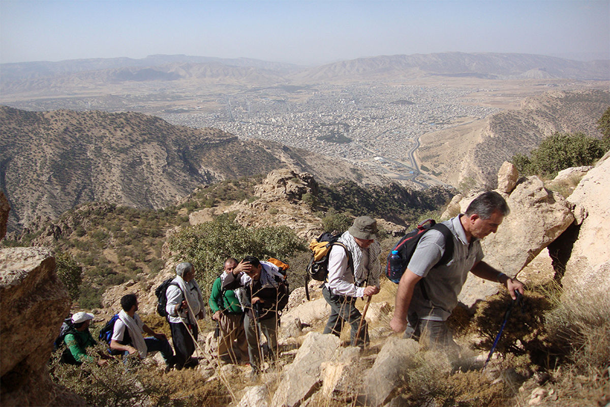 صعود  تیم کوهنوردی دانشگاه ایلام به ارتفاعات گچان+عکس