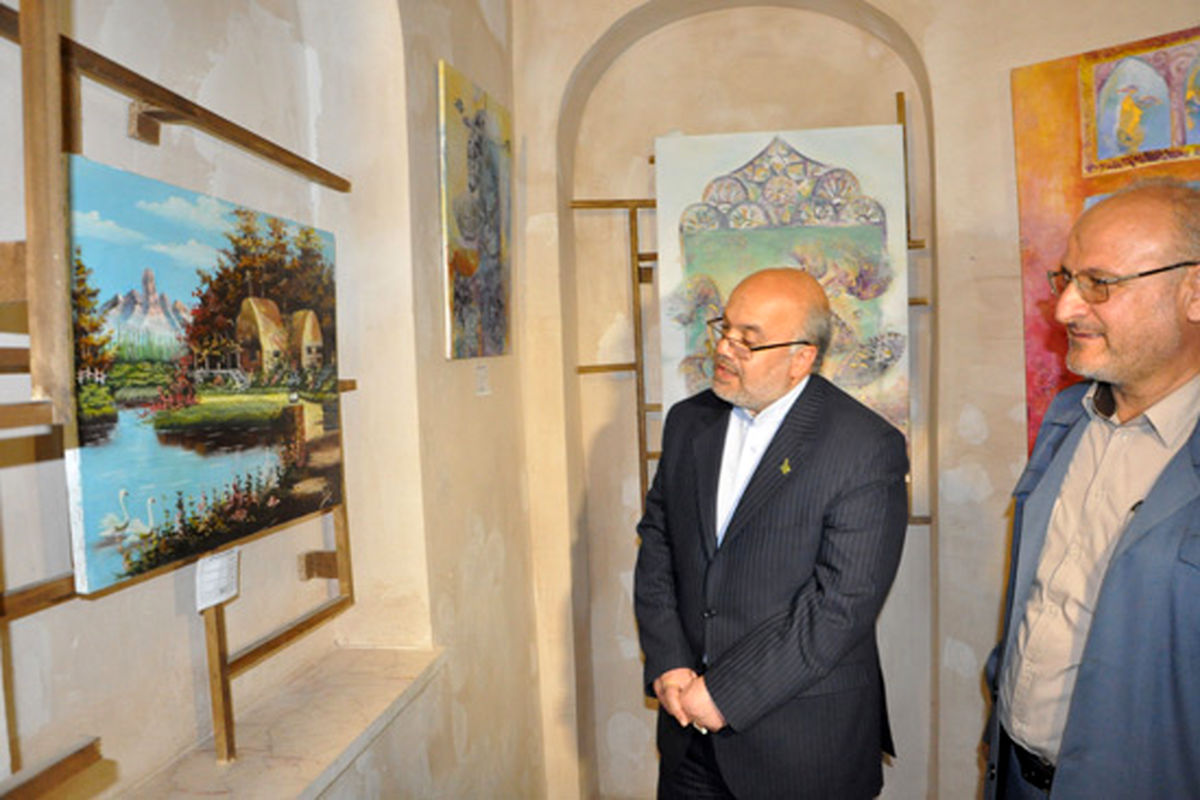 بازدید استاندار قزوین از نمایشگاه آثار هنرمندان شاهد و ایثارگر