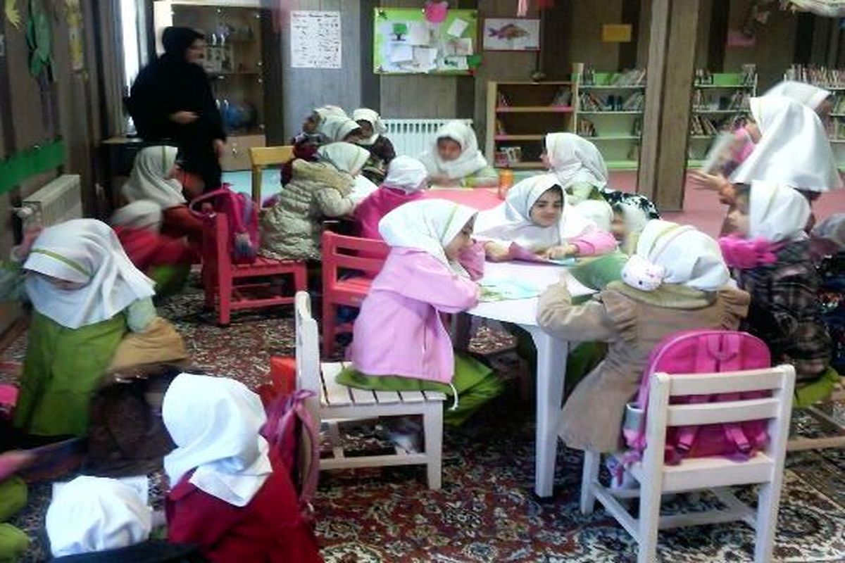 دانش آموزان مدرسه شهید اطاعتی از کتابخانه جوادالائمه (ع) شهرستان قدس بازدید کردند