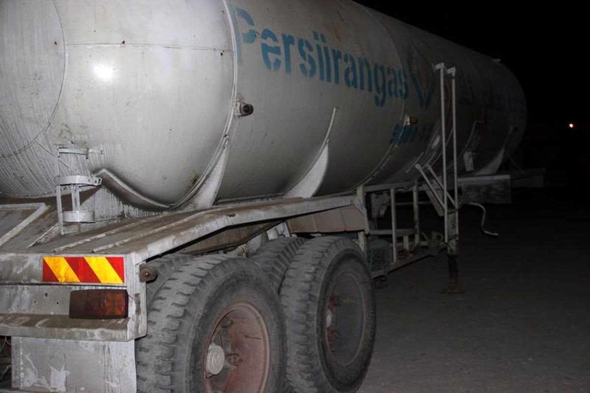 توقیف کشنده بونکر گاز با ۲۴۴کیلو مواد مخدر در ایرانشهر