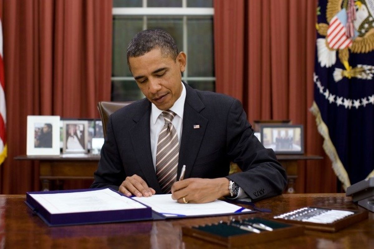 اوباما مصوبه ضد ایرانی را امضا کرد
