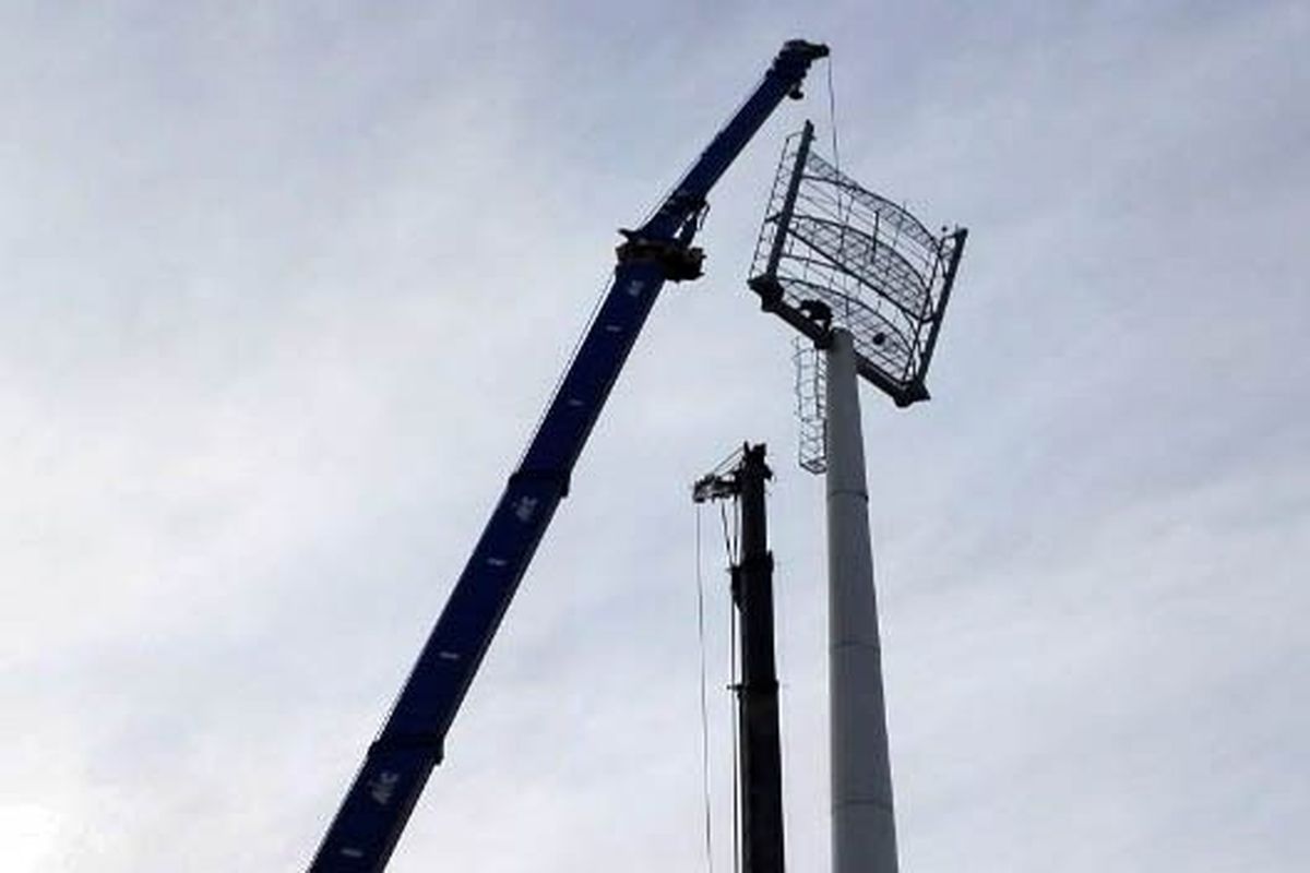 ارتفاع دکل‌های روشنایی استادیوم یاسوج ۲۲ متر کاهش یافت